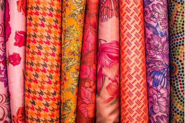 Estampas e cores para roupas de moda